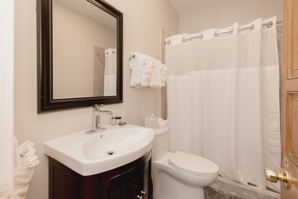 Exclusive Suite, 1 King Bed photo 3