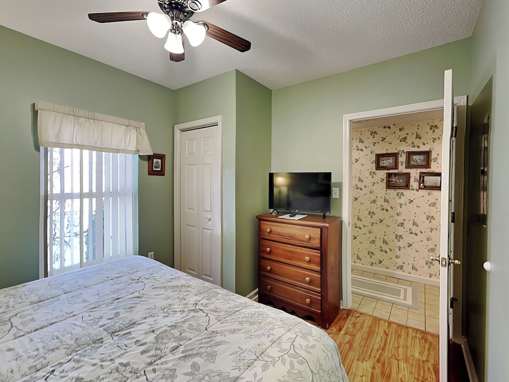 Condo, 1 King Bed with Sofa bed, Balcony (#421 - No Pets)