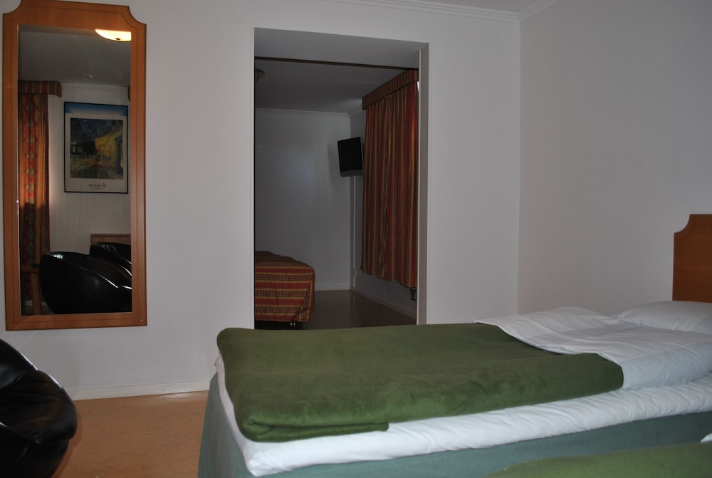Quadruple Room, Multiple Beds photo 1
