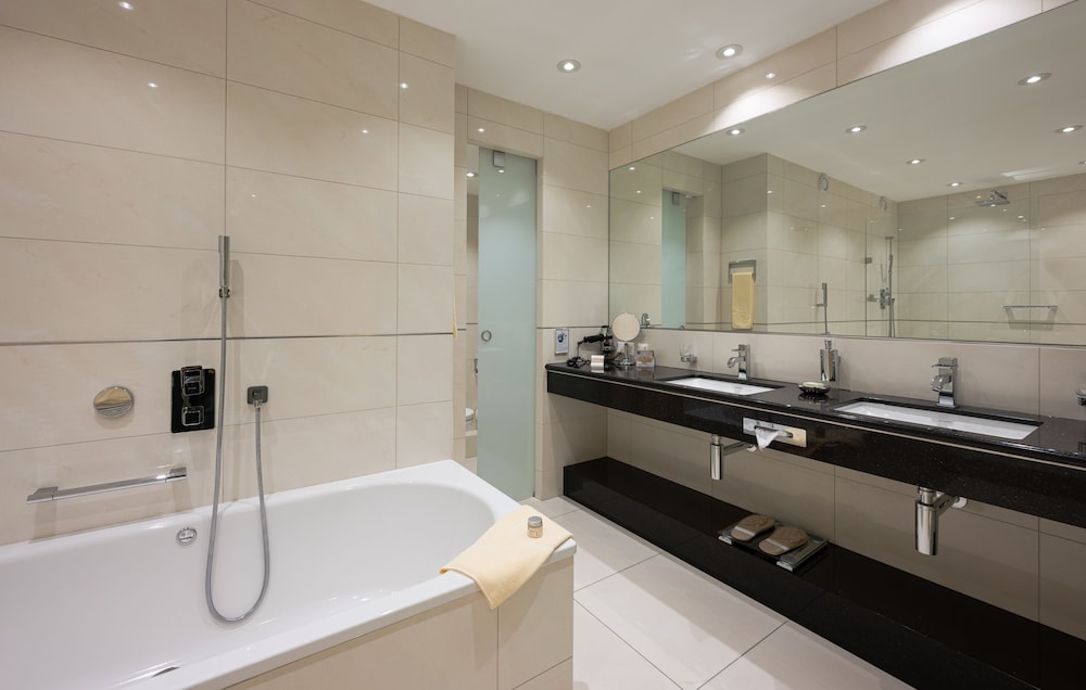 Exclusive Suite, 1 King Bed with Sofa bed, Kitchenette - Photo 26