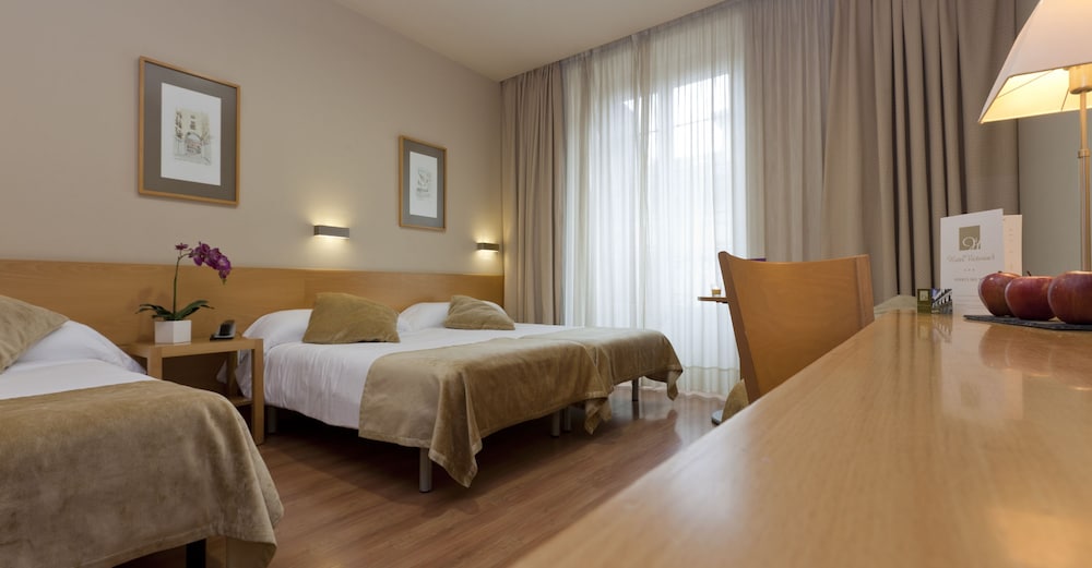 City Triple Room