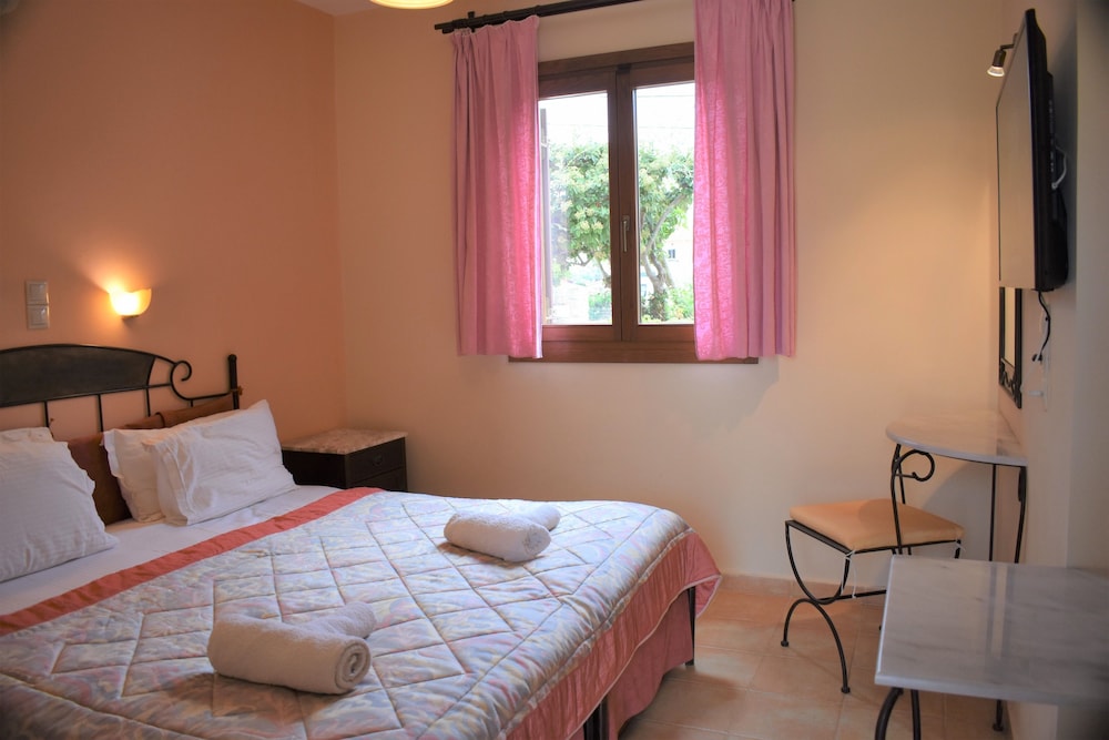 Apartment, Ground Floor (Small) - Photo 1