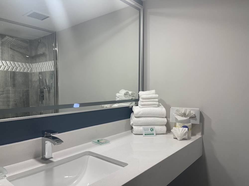 Standard Room, 2 Queen Beds - Photo 12