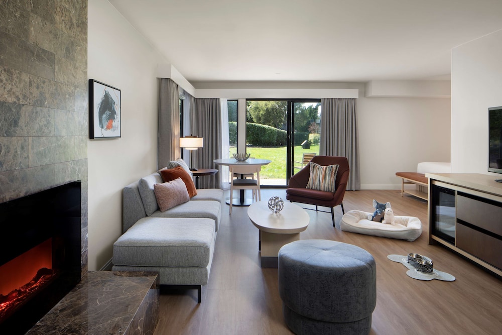 Suite (Monterey) photo 2