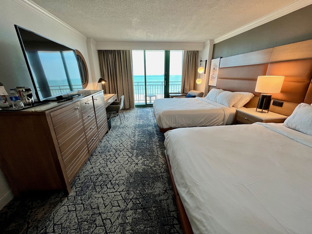 Room, 2 Queen Beds, Balcony, Oceanfront - Photo 6