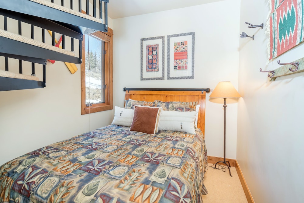 Condo, Multiple Beds (TERRACES 602)