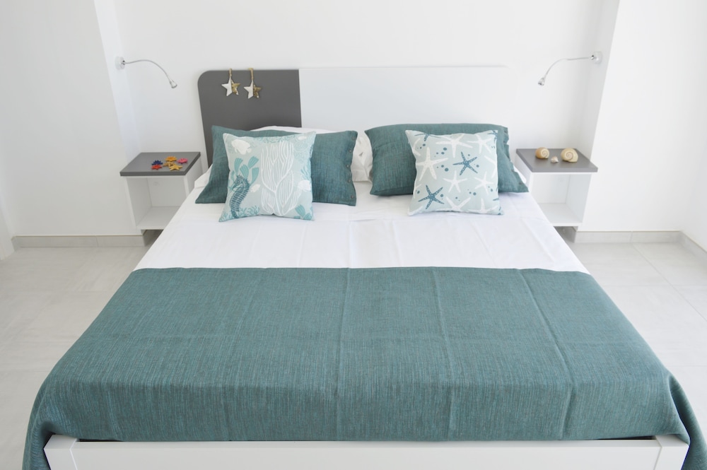 Exclusive Apartment, 3 Bedrooms, Partial Sea View