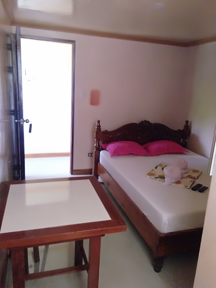 Deluxe Room, 1 King Bed, Non Smoking photo 1
