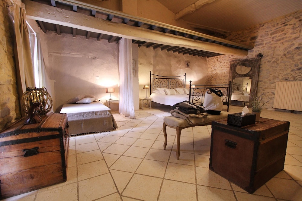 Room (Le Pere Jean) photo 2