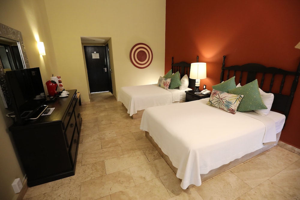 Standard Room, 2 Double Beds, Garden View - Photo 7