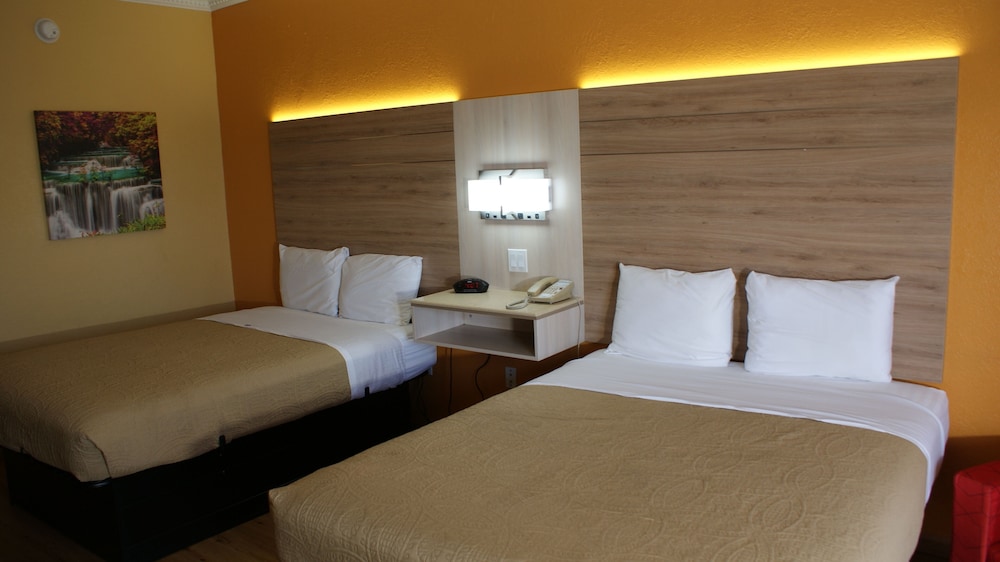 Room, 2 Queen Beds, Non Smoking - Photo 8
