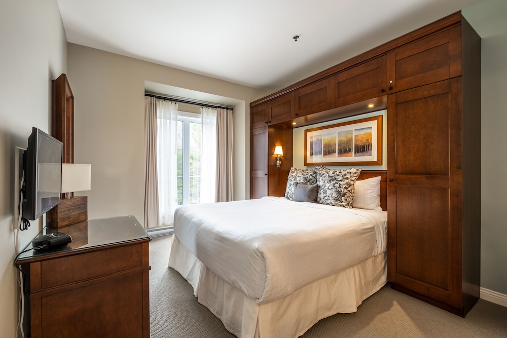 Suite, 3 Bedrooms, Courtyard View - Photo 9