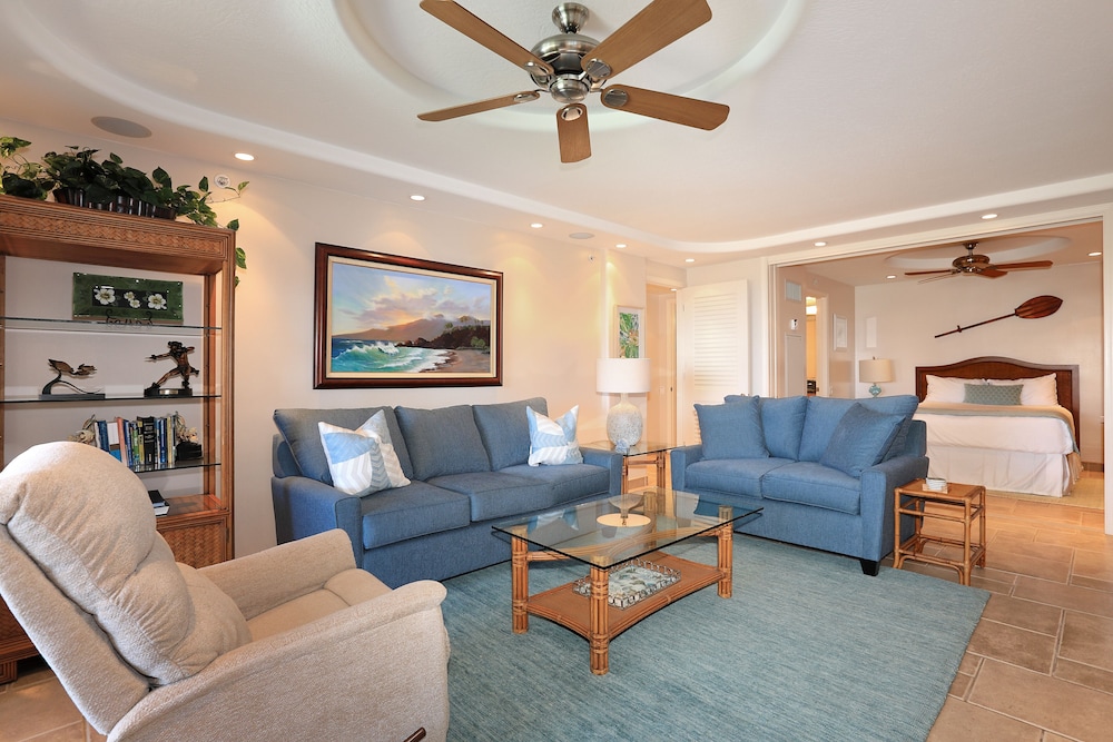 Room, 2 Bedrooms, Ocean View (Plus Den) photo 1