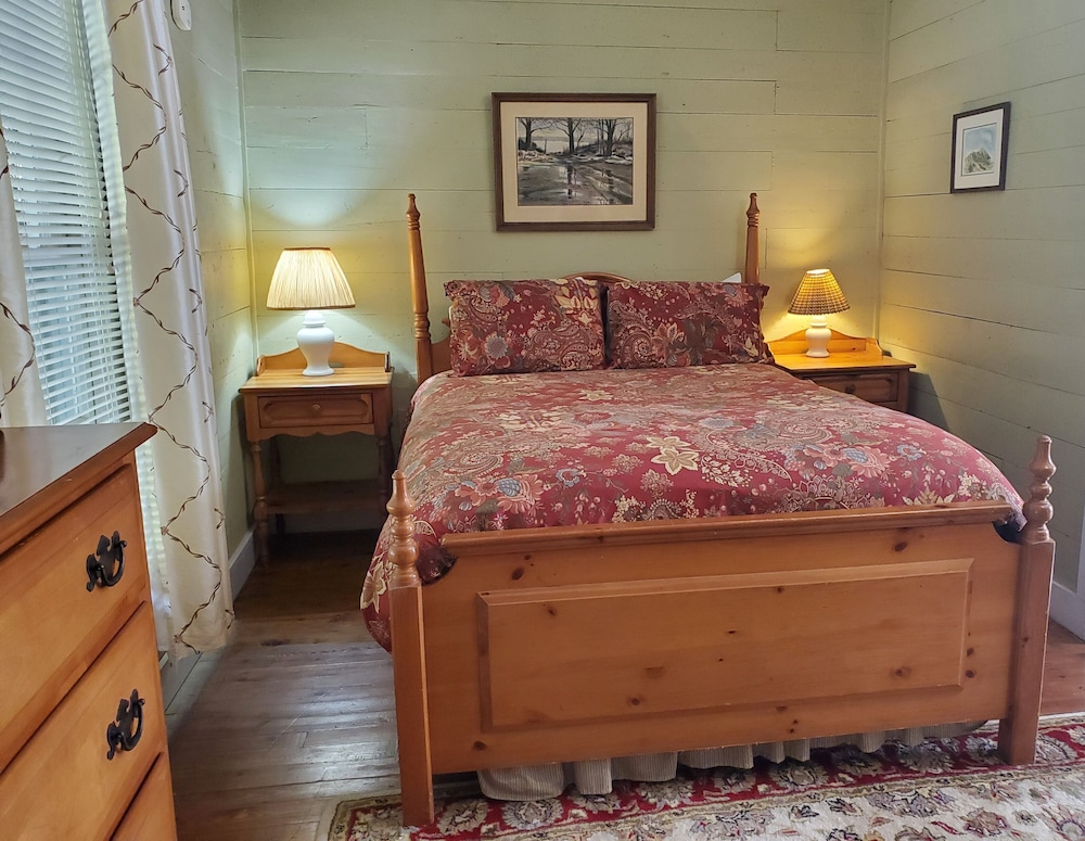 Standard Cabin, 1 Queen Bed photo 3