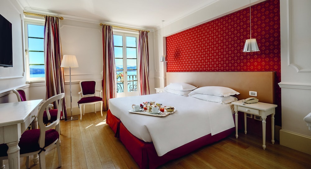 Superior Room, Lake View