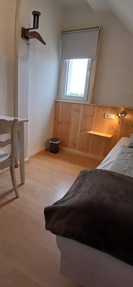 Basic Single Room photo 2