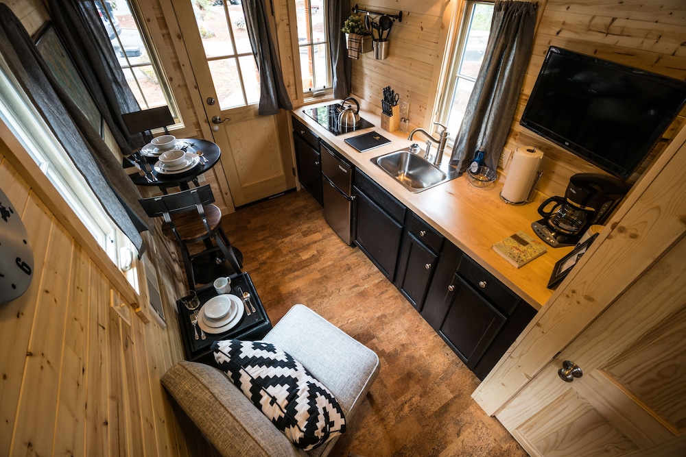 House, 1 Bedroom (No Pets, Tiny House, Linens Included) photo 2