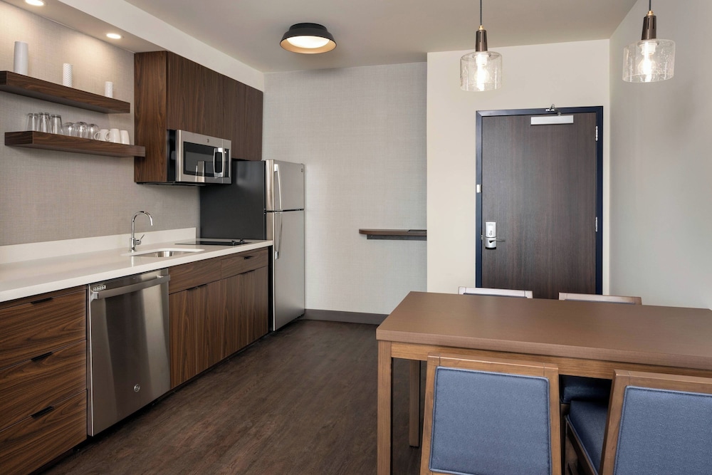Suite, 1 Bedroom, Corner photo 3