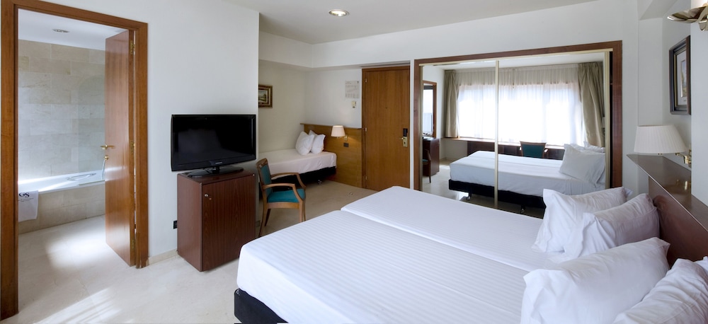 Triple Room (With extra bed) - Photo 1