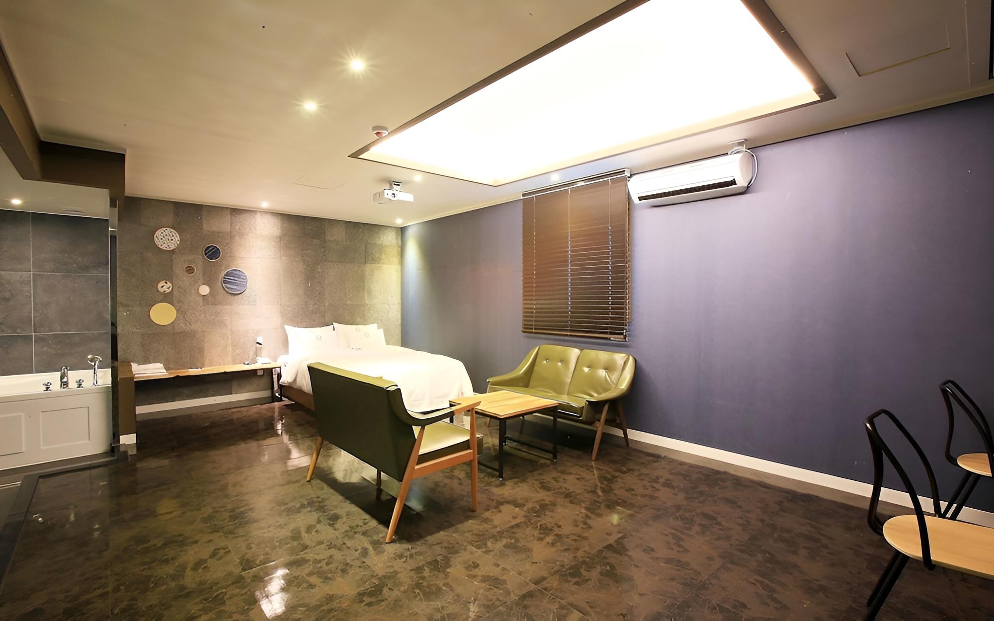 Room (VIP Cinema A (Netflix Wave Disney+ av) - Photo 13