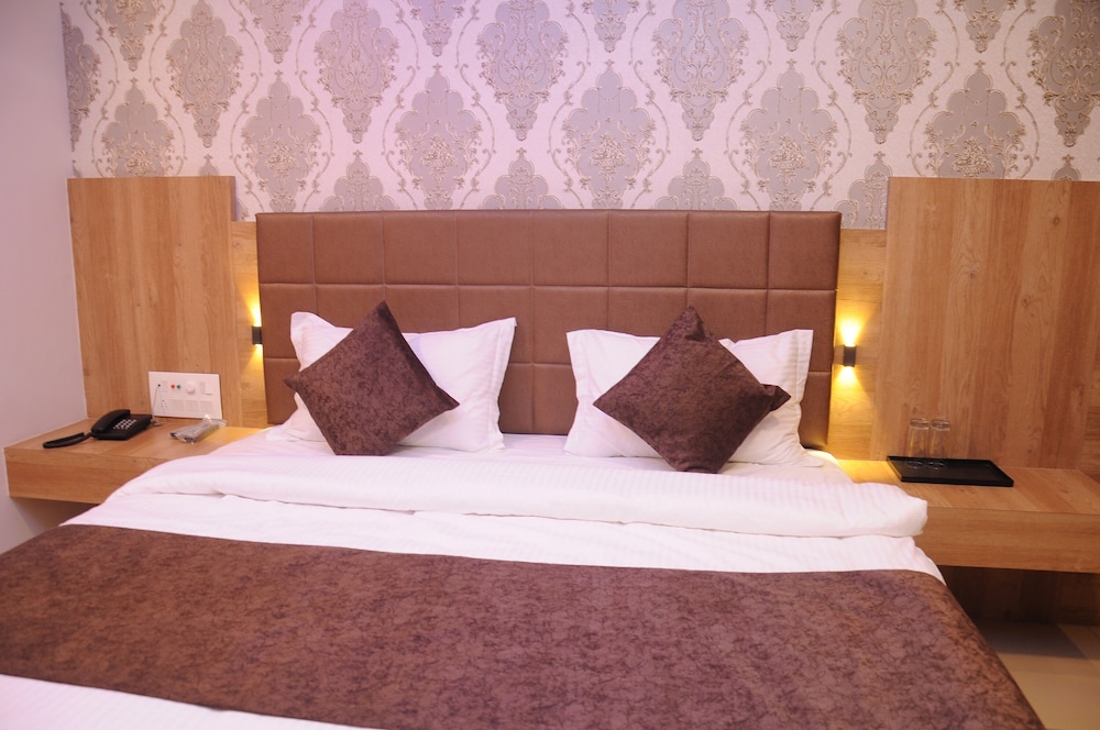 Deluxe Room - Photo 5