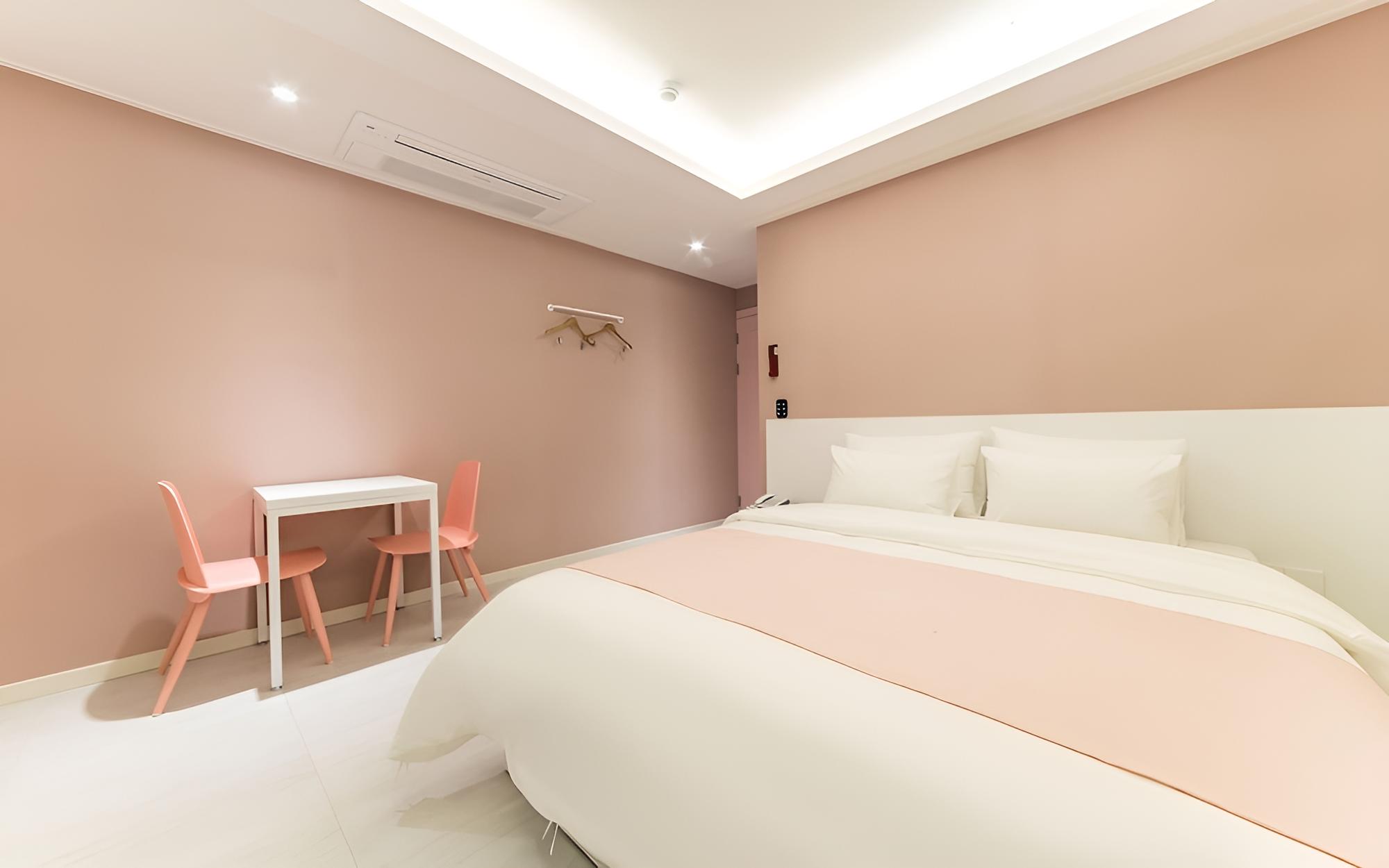 Room (Deluxe Standard (1PC RTX1060 165hz 32) photo 2