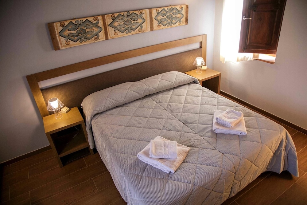 Standard Quadruple Room, Multiple Beds, Non Smoking, Courtyard View photo 3