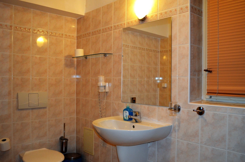 Double Room (Attic) photo 3