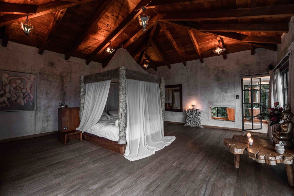 Luxury Suite, 1 King Bed, Lake View, Lakeside