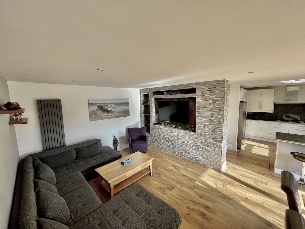 Luxury House, 4 Bedrooms photo 2