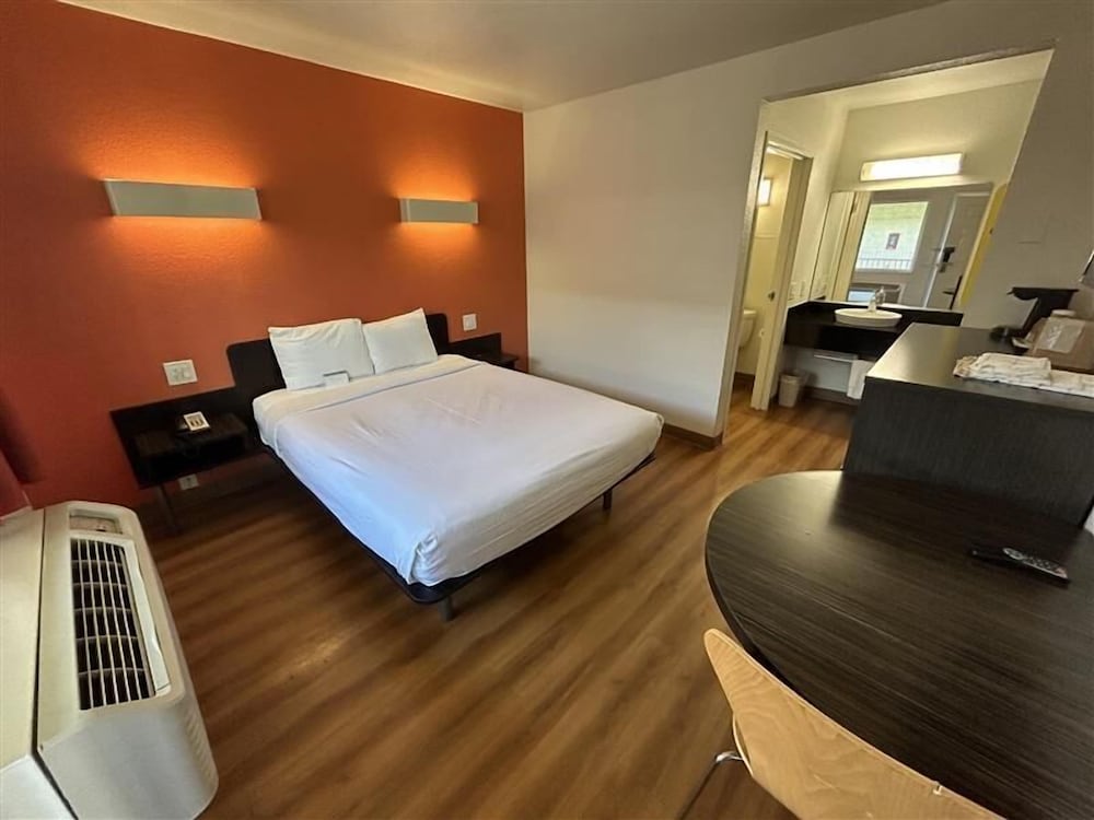 Standard Suite, 1 Queen Bed, Smoking, Refrigerator & Microwave - Photo 1