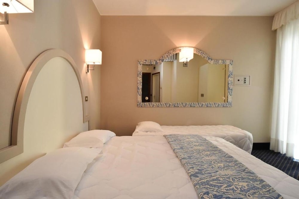 Classic Triple Room, Partial Sea View