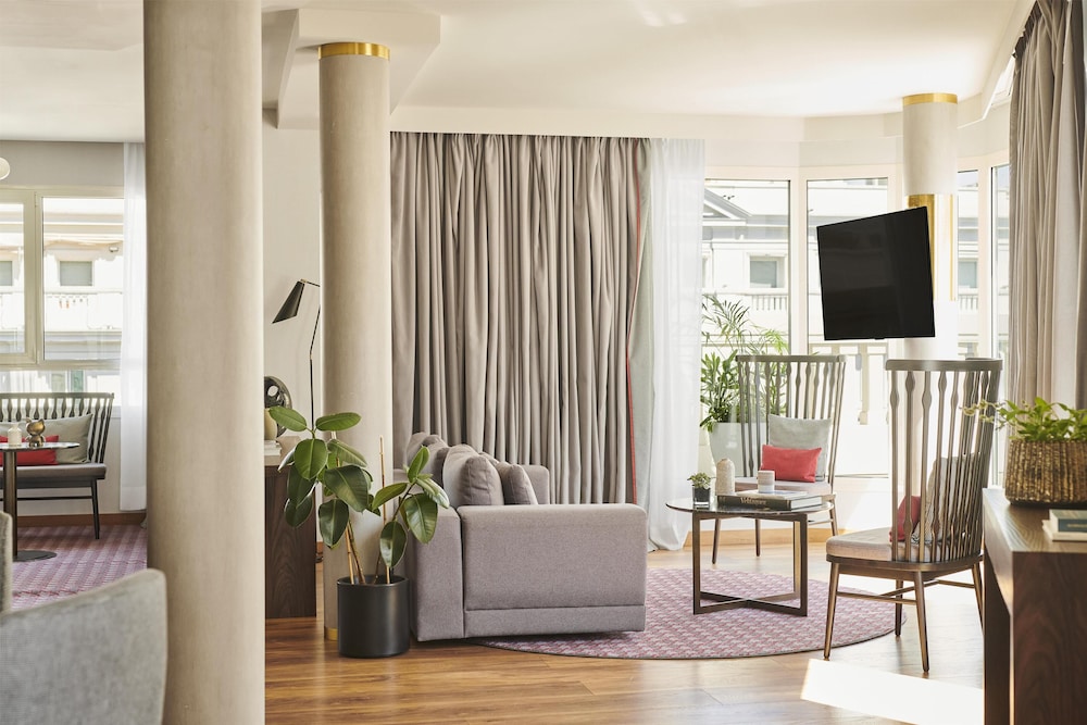 Suite (Fenix)