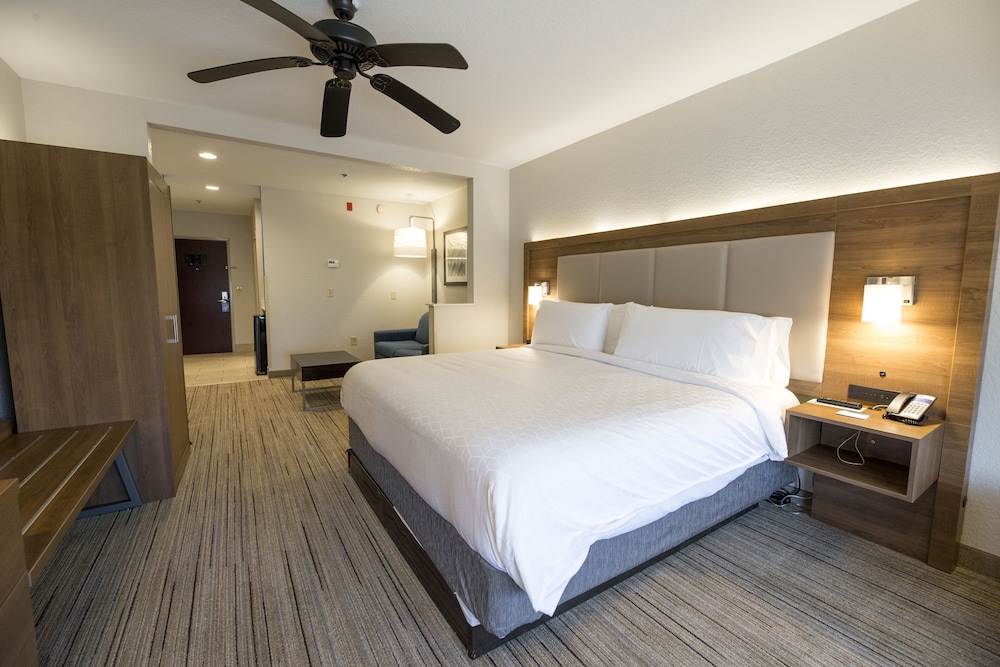 Suite, 1 Bedroom - Photo 3