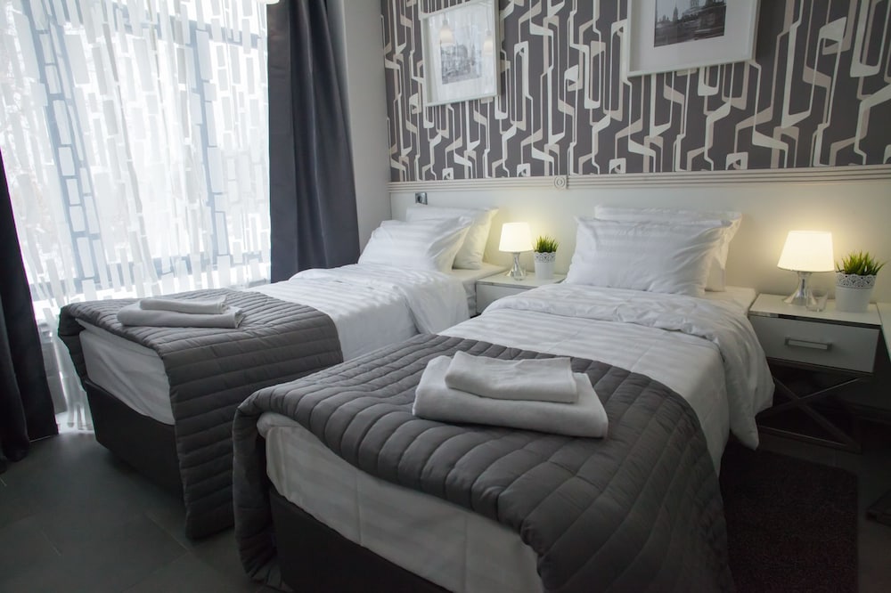 Basic Twin Room, 2 Twin Beds photo 1