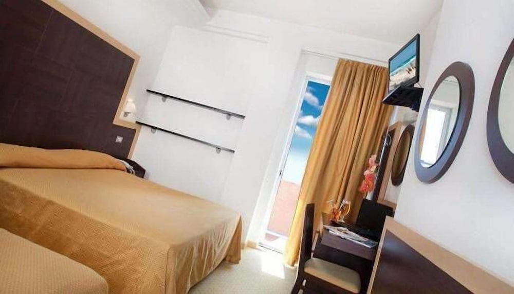 Design Quadruple Room photo 1