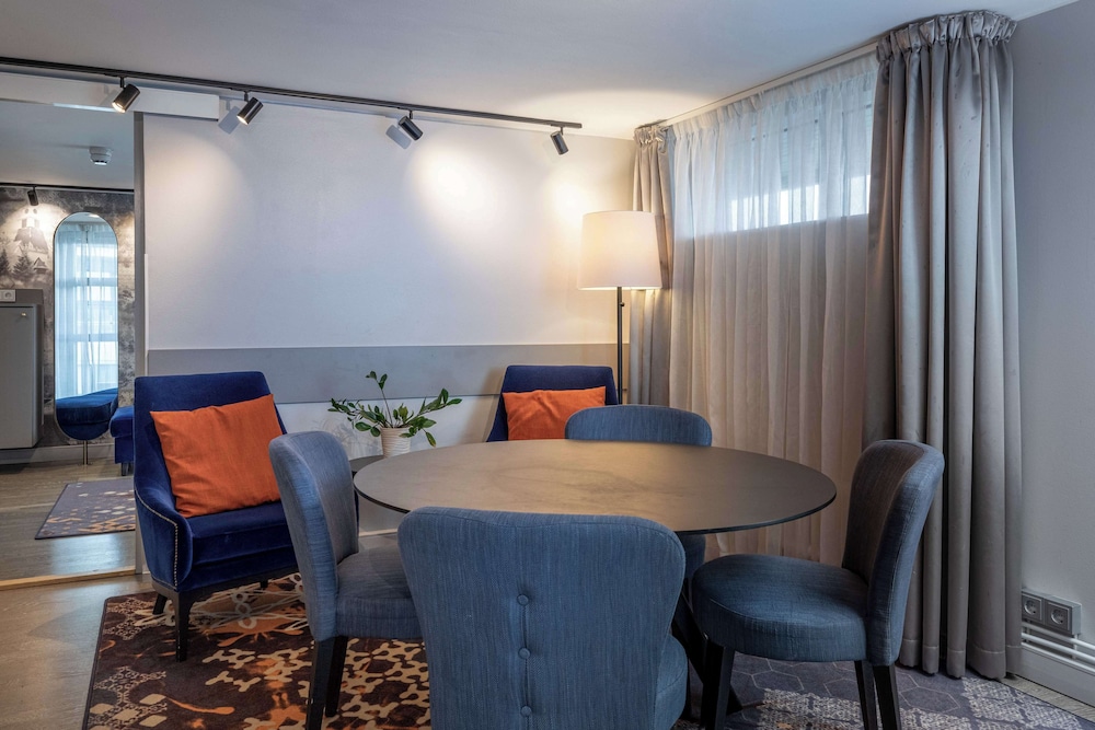 Suite (Master) - Photo 4