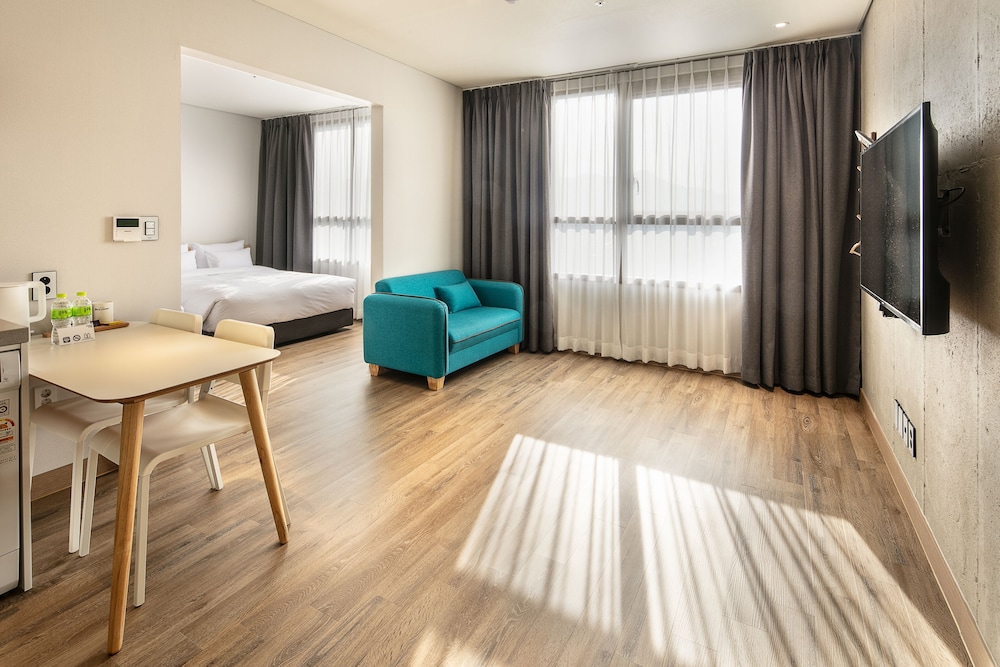 Gallery Suite - Photo 1