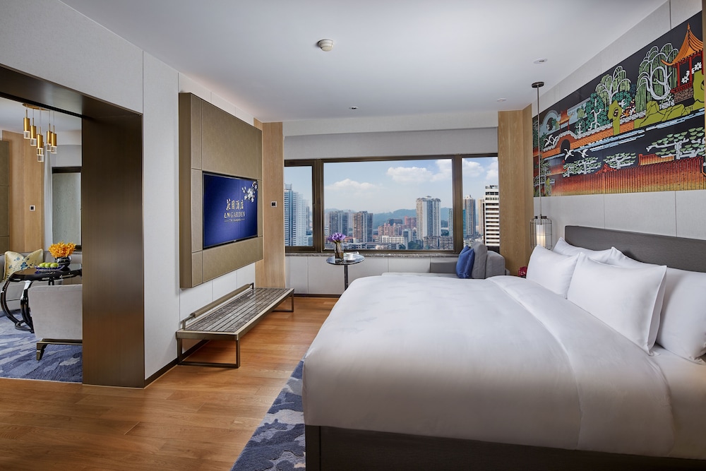 Garden 66 Non-Smoking King Bed Suite