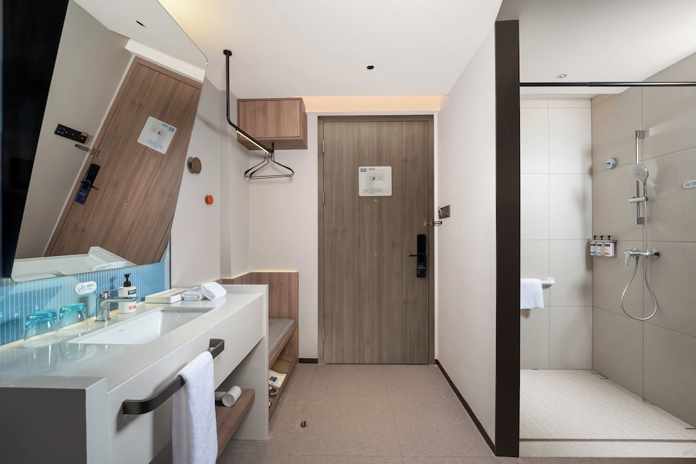 Standard Room, 1 Queen Bed, Accessible