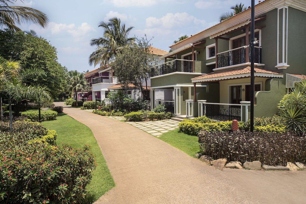Premium Room with Balcony and Garden View ( Villas )