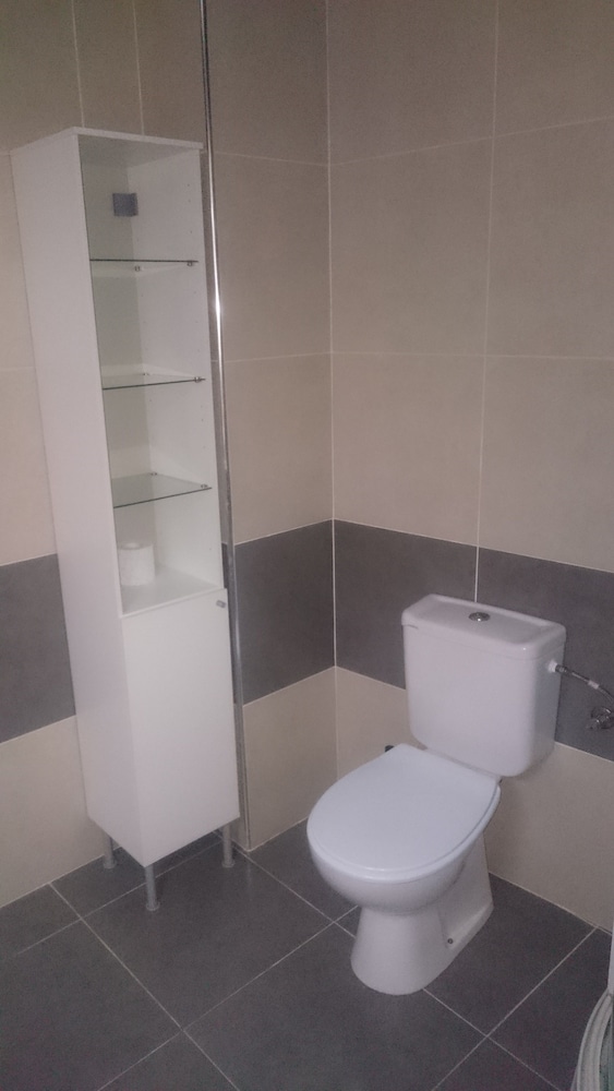 Standard Room, 2 Twin Beds - Photo 12