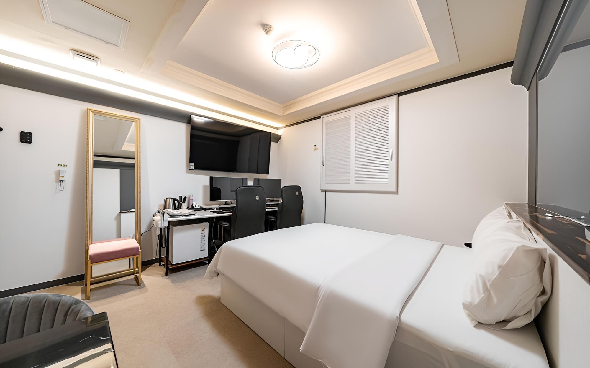 Room (MAX Premier PC (i5 10600k RTX2060 Sup)