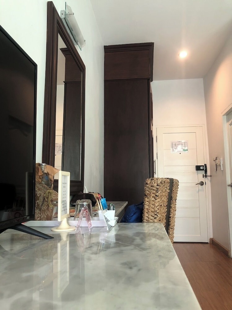 Premium Deluxe 2 Twin, City View Balcony - Photo 11