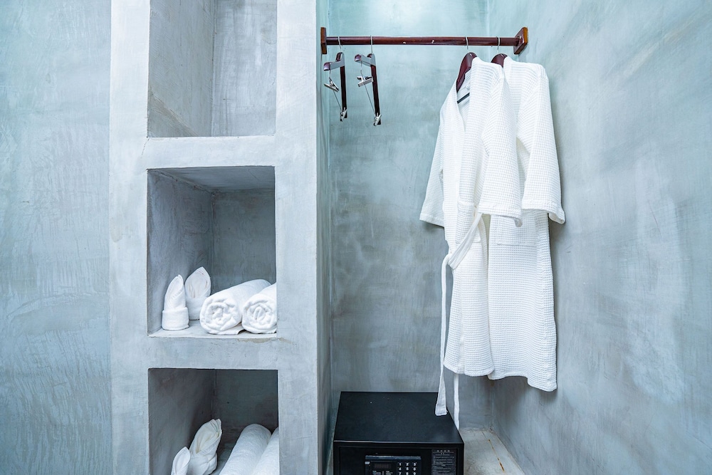 Luxury Twin Room - Photo 17