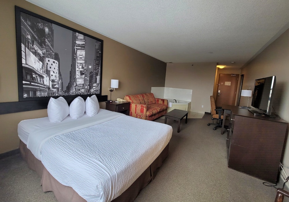 Upgraded, Room, 1 Queen Bed, Jetted Tub photo 1