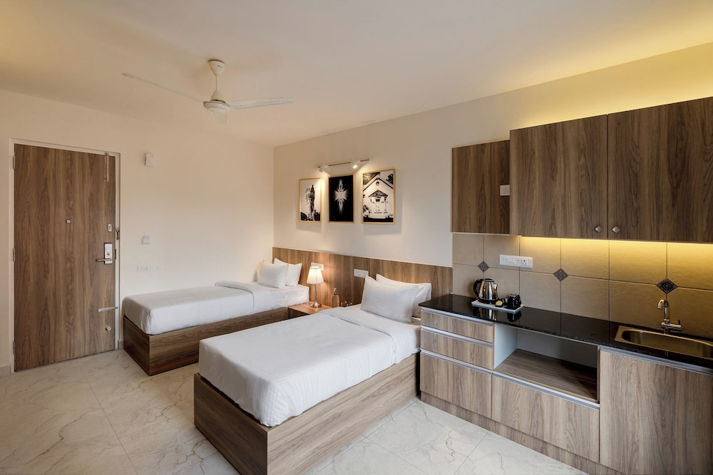 Executive Twin Room, Balcony - Photo 4