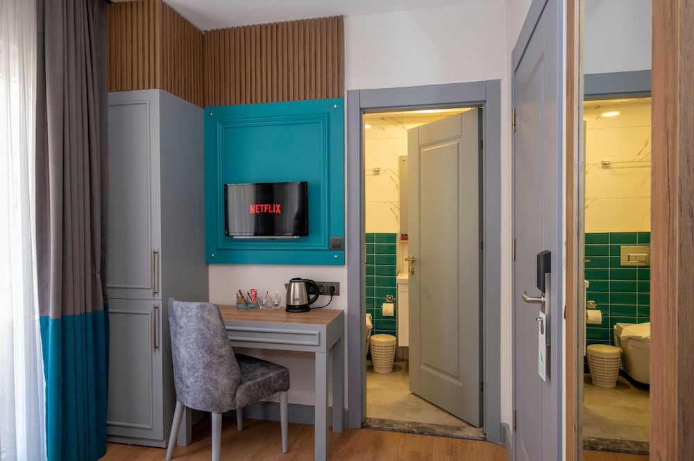 Deluxe Double Room, 1 King Bed, Balcony photo 2