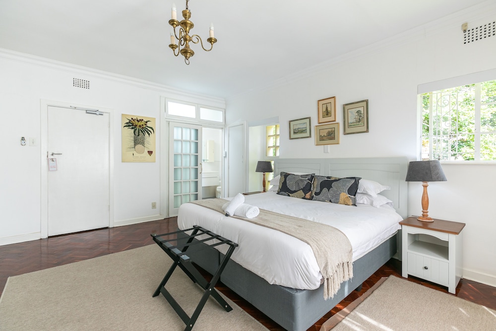 Business Double or Twin Room, 1 King Bed, Garden View photo 2