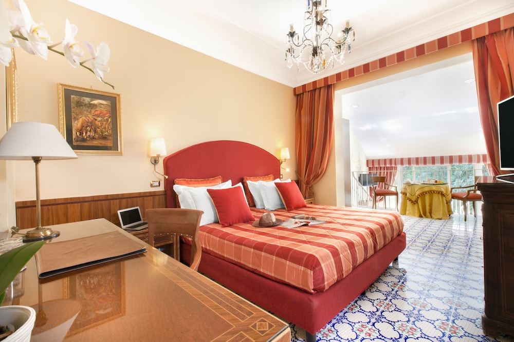 Family Suite, Jetted Tub, Valley View
